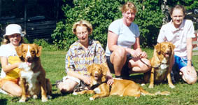 Mikaela med Barolo, Britt-Marie med Tintin,
Anne och Madde med Tova